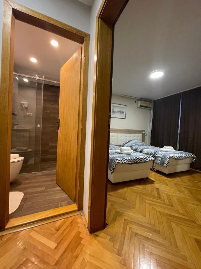 Leo Apartment